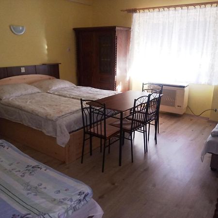Szivarvany Apartman 귤러 외부 사진