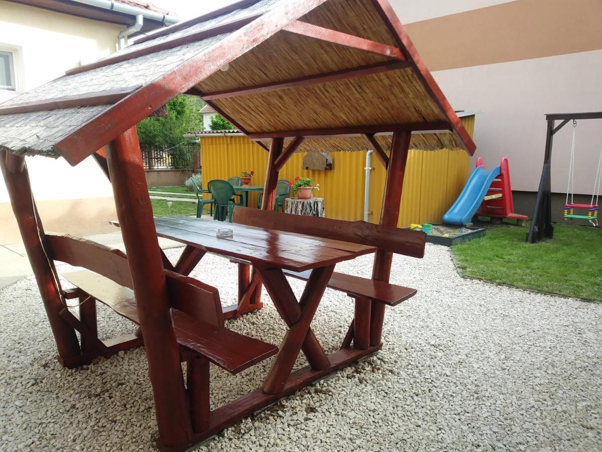 Szivarvany Apartman 귤러 외부 사진